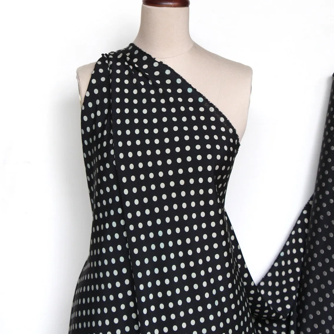 Bouncing On Carbone Silk Faille