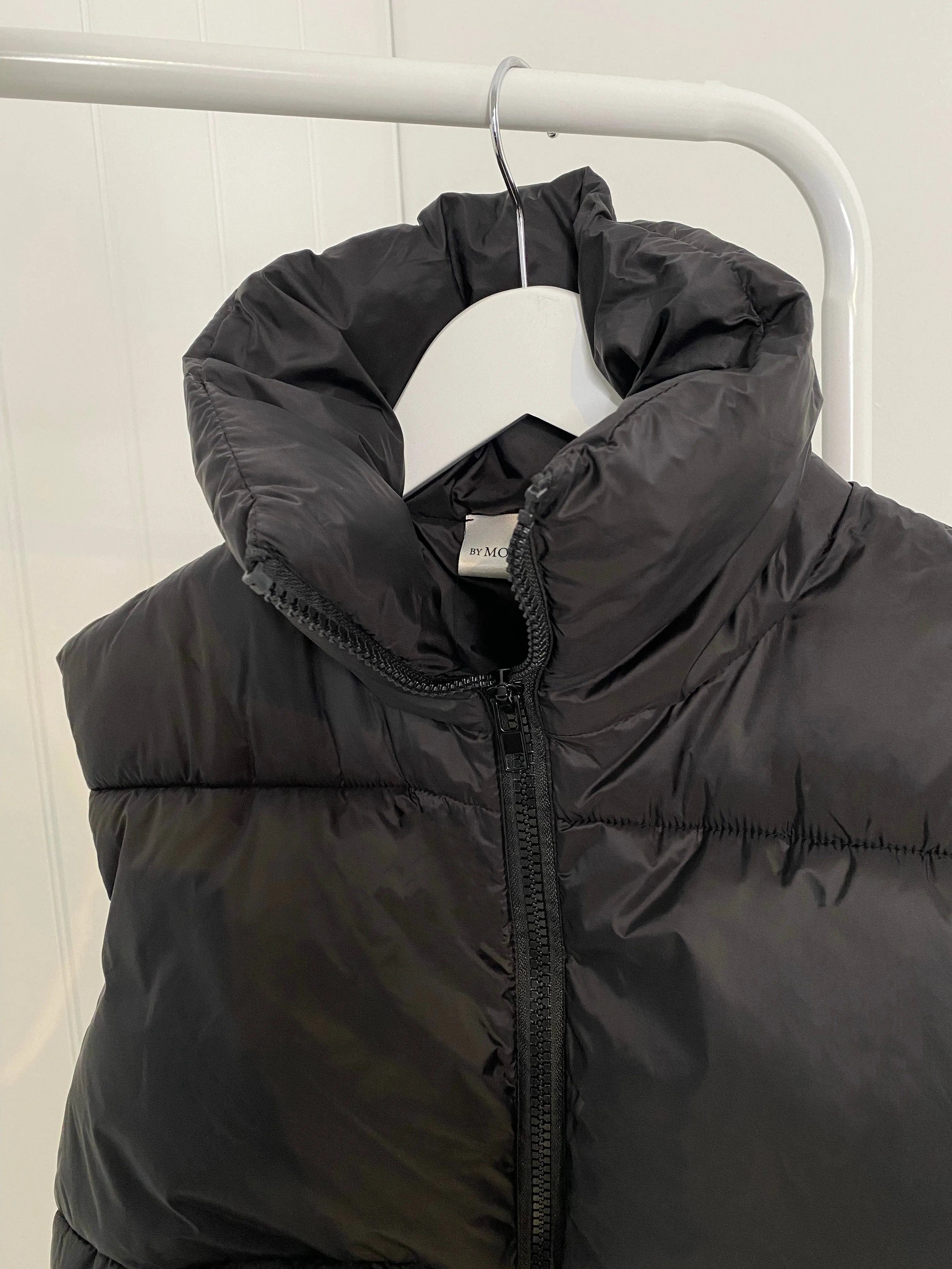CROPPED BLACK BODYWARMER
