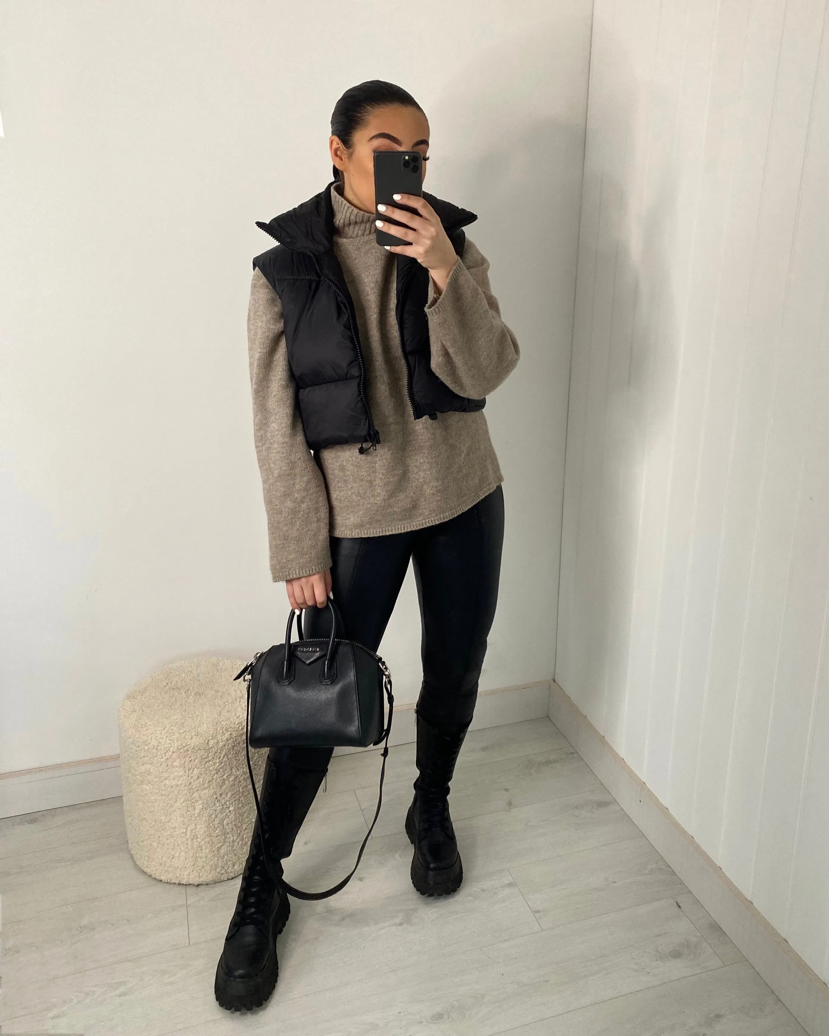 CROPPED BLACK BODYWARMER