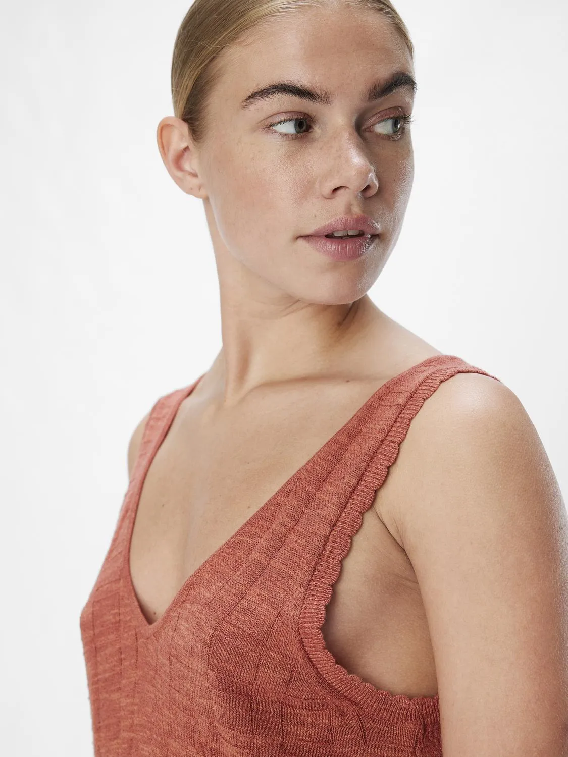 Dimka Sleeveless Knit Top (Redwood)