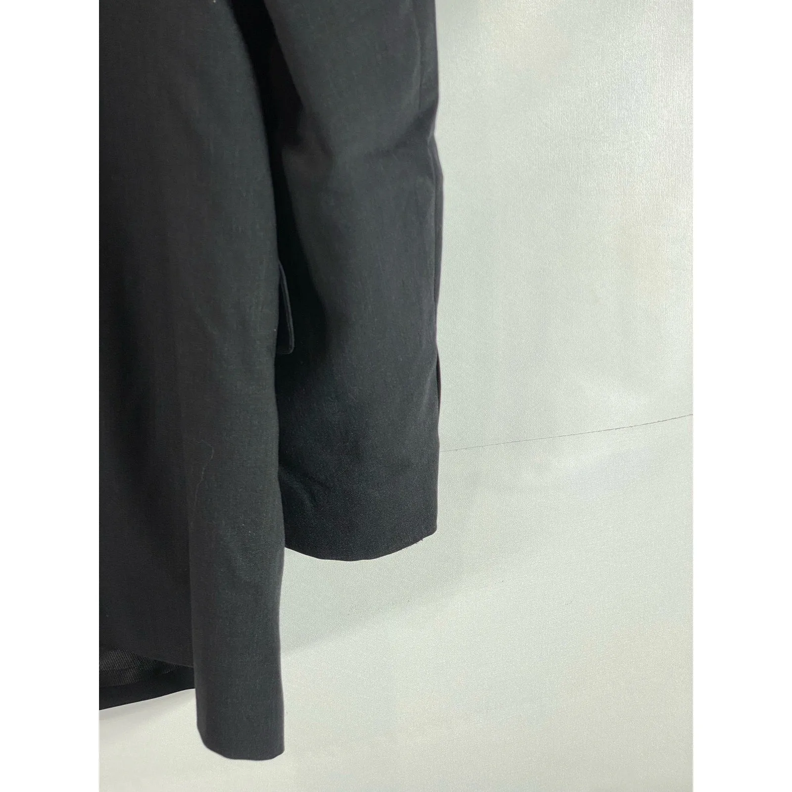 EMANUEL EMANUEL UNGARO Men's Black Solid Two-Button Wool Suit Jacket SZ 48R