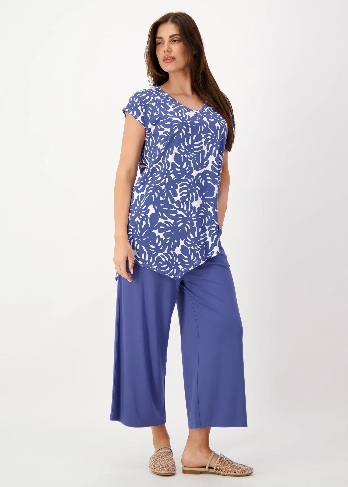 Holiday Asymmetrical Bamboo V-Neck T-Shirt - Palm Leaf