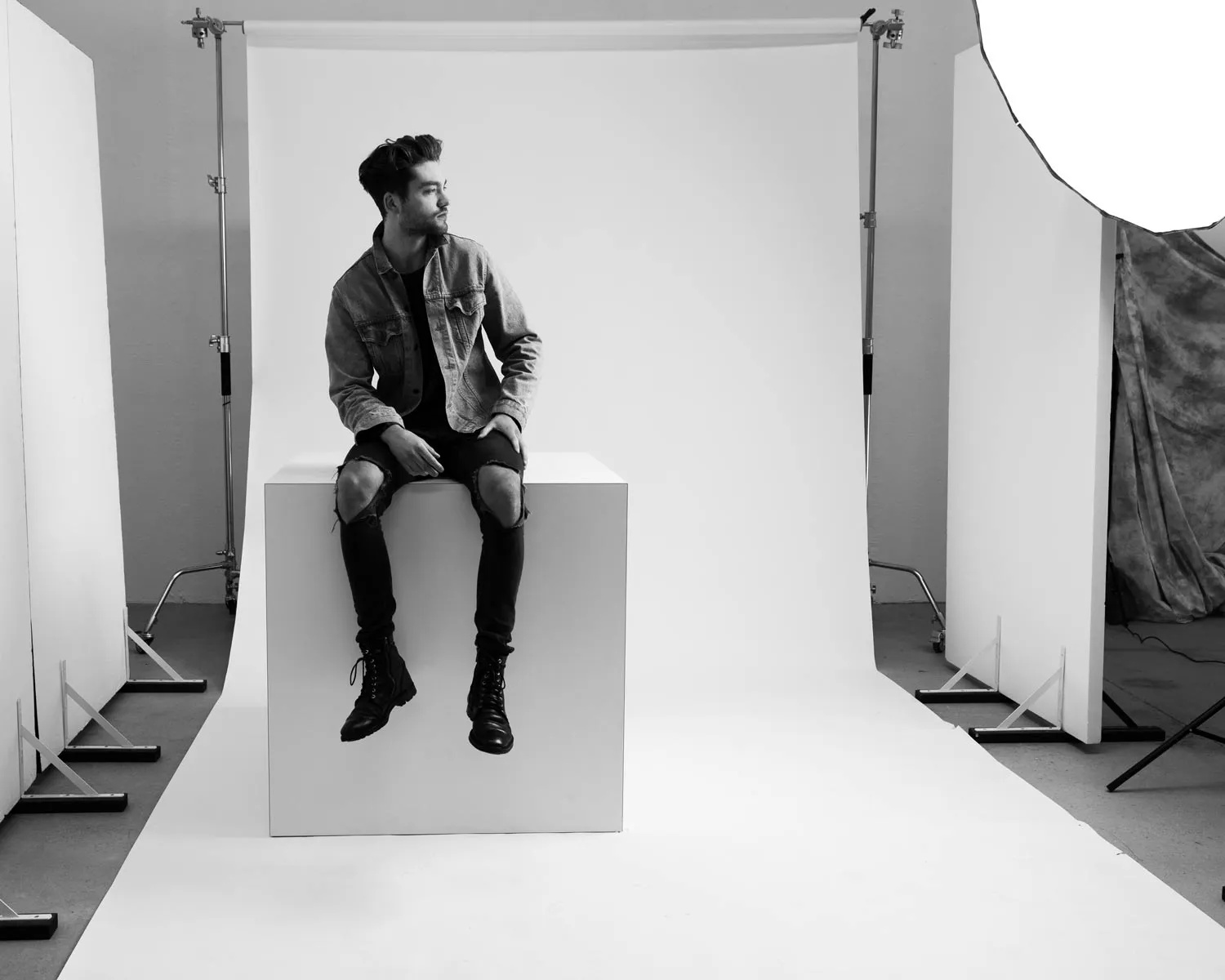 Spectrum Non-Reflective Full Paper Roll Backdrop ( Custom Cut 2.7 X 10m) - Marshmallow White (DEMO STOCK)