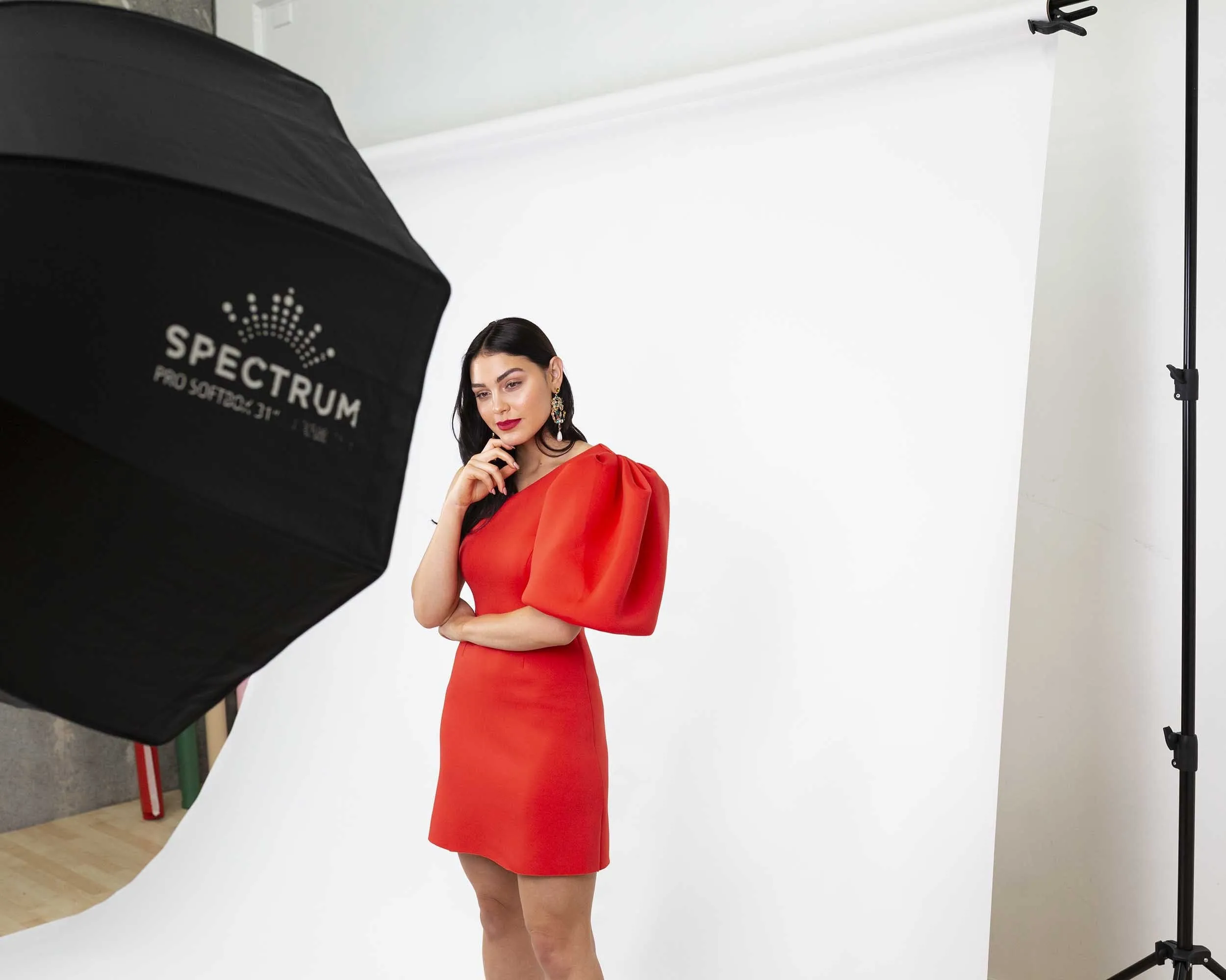 Spectrum Non-Reflective Full Paper Roll Backdrop ( Custom Cut 2.7 X 10m) - Marshmallow White (DEMO STOCK)