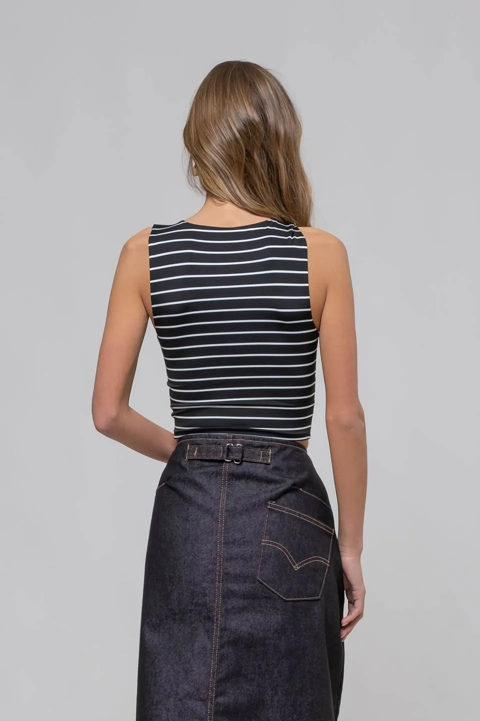 STRIPE ROUND NECK SLEEVELESS CROP TOP