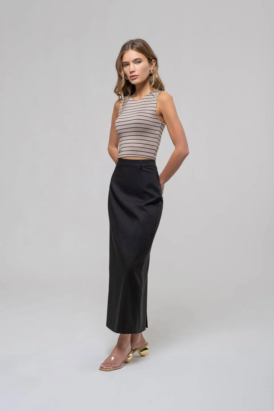 STRIPE ROUND NECK SLEEVELESS CROP TOP