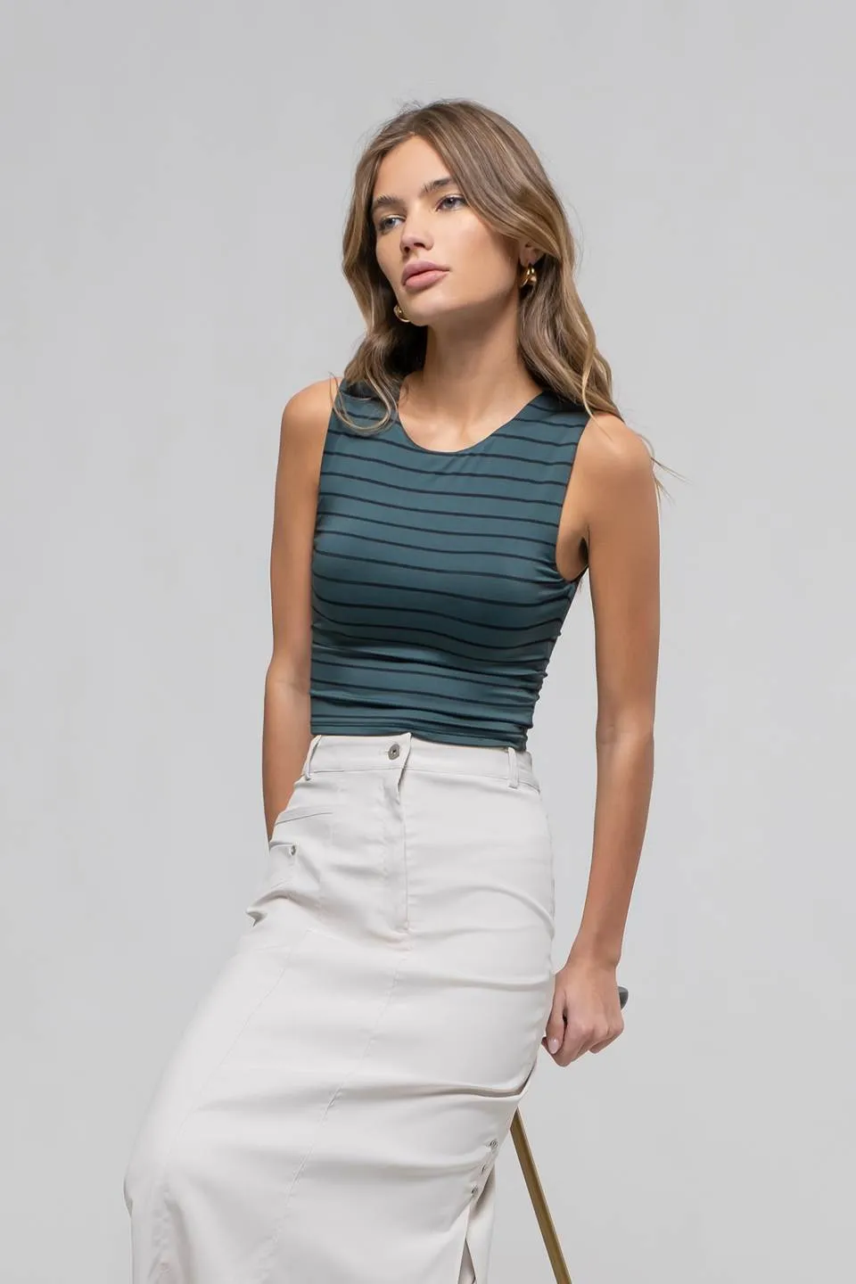 STRIPE ROUND NECK SLEEVELESS CROP TOP