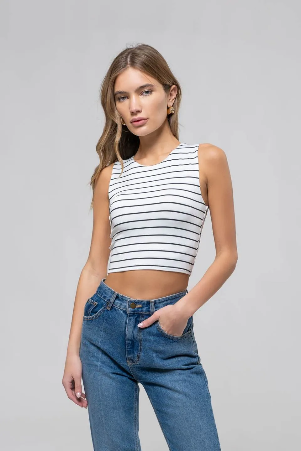 STRIPE ROUND NECK SLEEVELESS CROP TOP