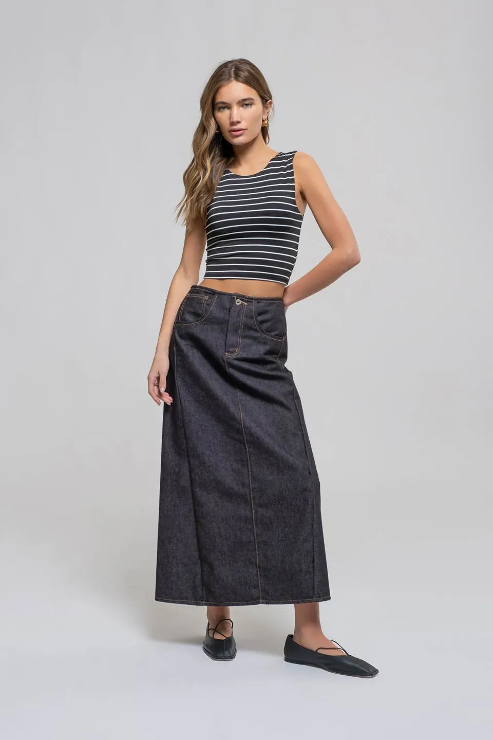STRIPE ROUND NECK SLEEVELESS CROP TOP