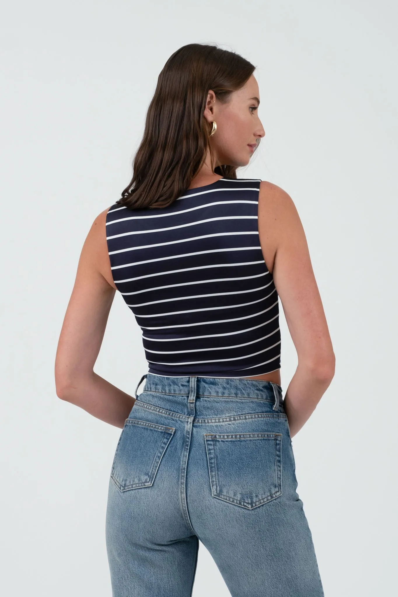 STRIPE ROUND NECK SLEEVELESS CROP TOP