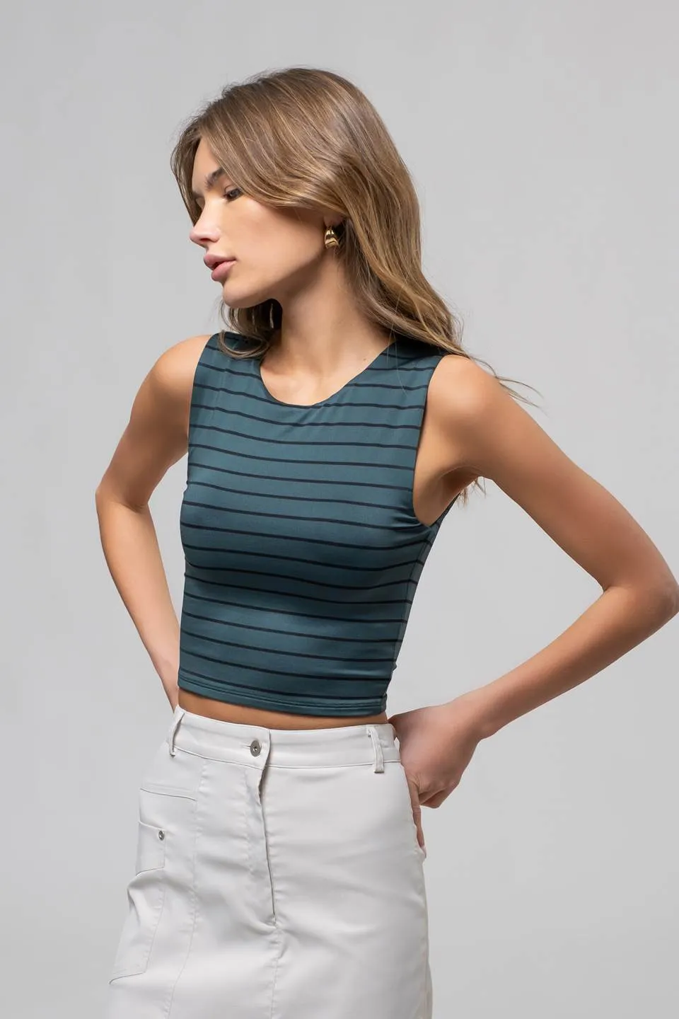 STRIPE ROUND NECK SLEEVELESS CROP TOP