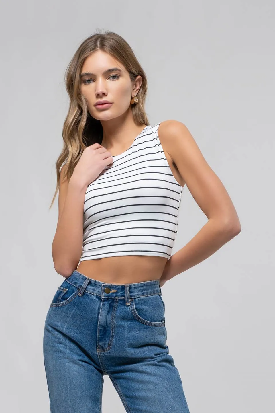 STRIPE ROUND NECK SLEEVELESS CROP TOP