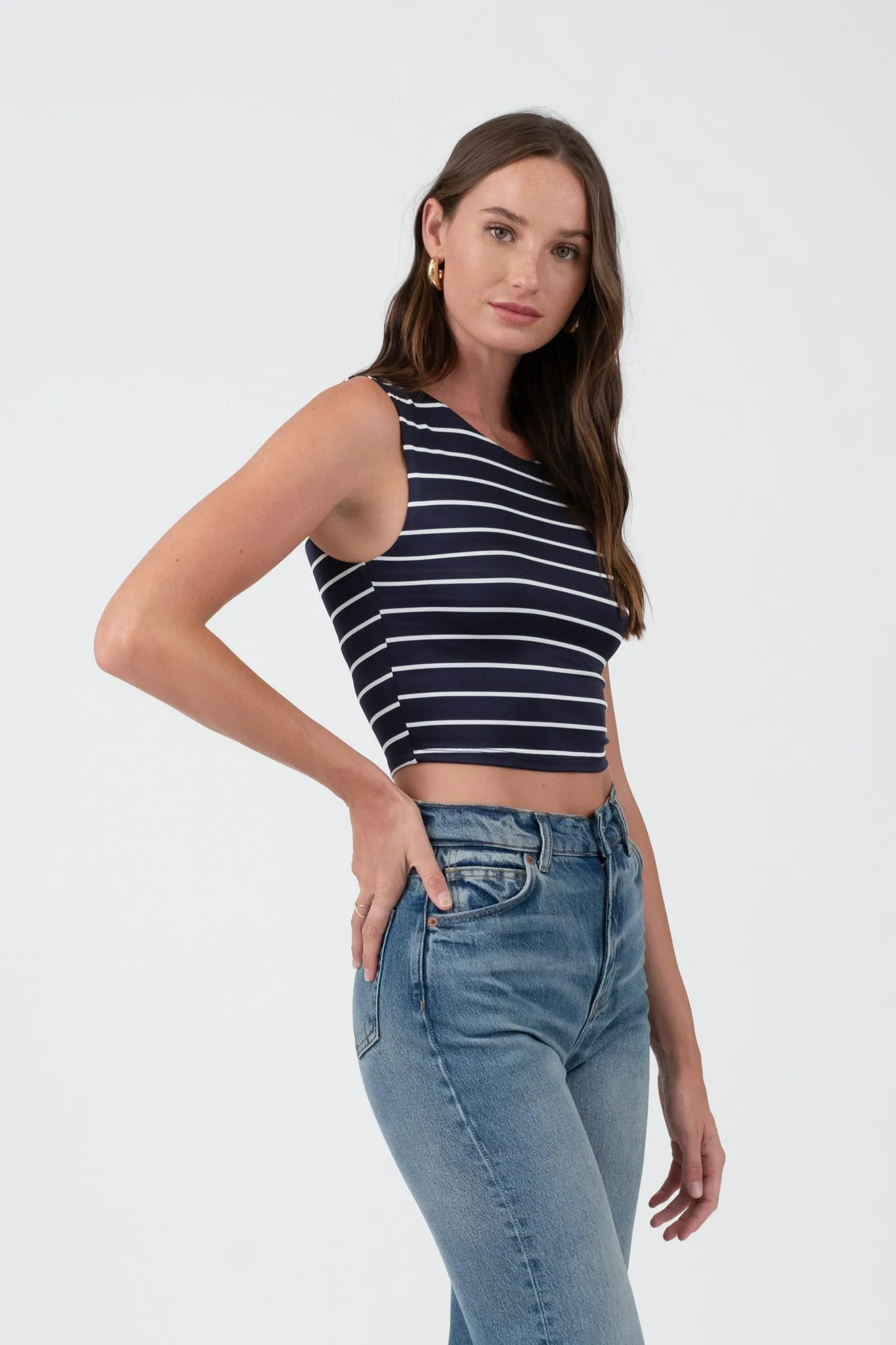 STRIPE ROUND NECK SLEEVELESS CROP TOP