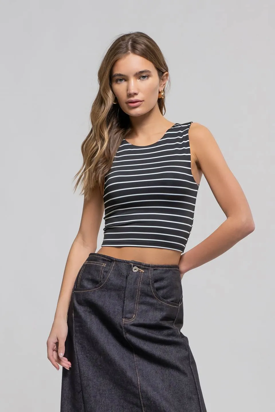 STRIPE ROUND NECK SLEEVELESS CROP TOP