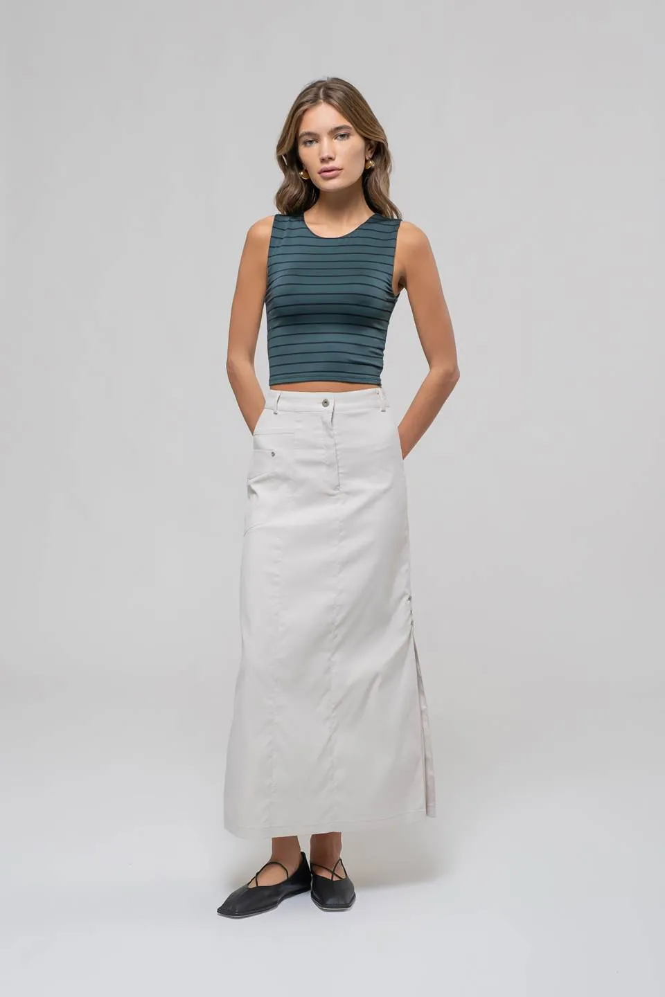 STRIPE ROUND NECK SLEEVELESS CROP TOP