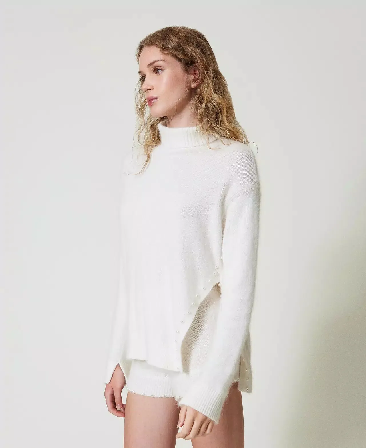 TWS-242TT3291 WHITE KNIT TURTLENECK